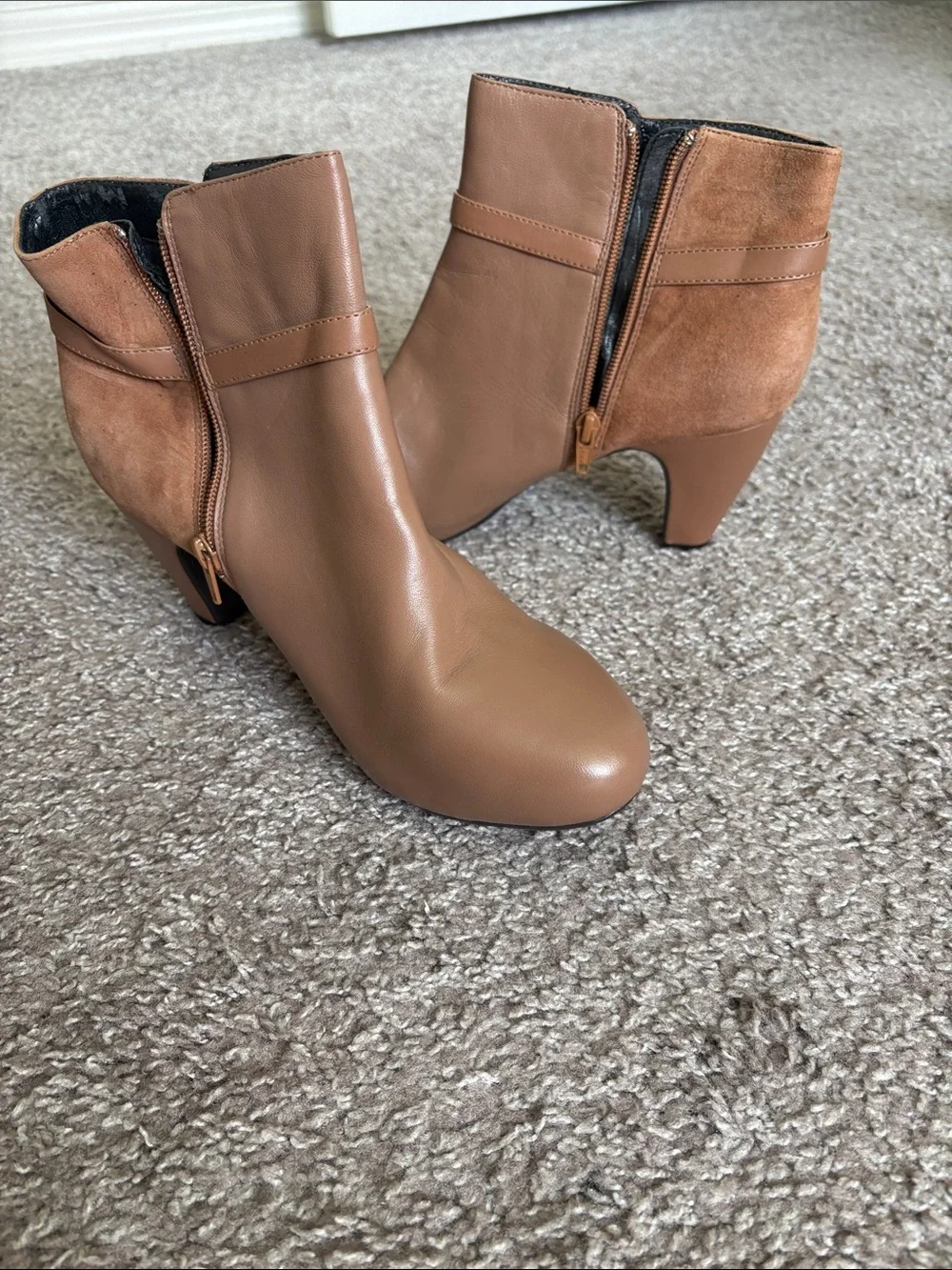 Easy Spirit Two-Tone Tan & Suede Brown Ankle Booties